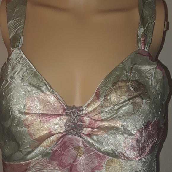 iz Byer California Halter Top Floral design - Picture 2 of 7